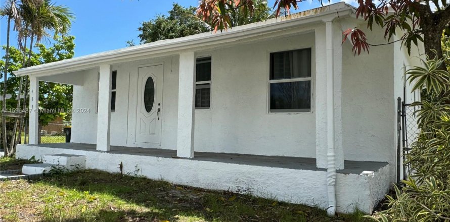 House in Dania Beach, Florida 3 bedrooms, 62.06 sq.m. № 1189398