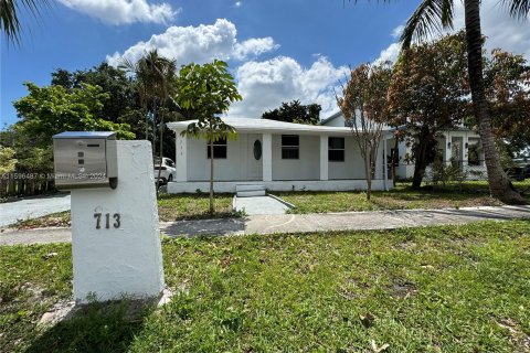 Villa ou maison à vendre à Dania Beach, Floride: 3 chambres, 62.06 m2 № 1189398 - photo 2