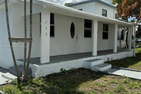 House in Dania Beach, Florida 3 bedrooms, 62.06 sq.m. № 1189398 - photo 3