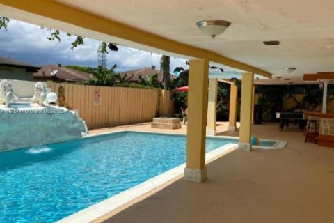 Villa ou maison à vendre à Cutler Bay, Floride: 3 chambres, 207.26 m2 № 940665 - photo 26