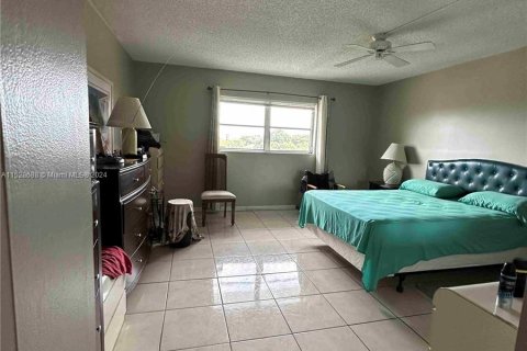 Condominio en venta en Lauderhill, Florida, 1 dormitorio, 86.21 m2 № 1006832 - foto 8