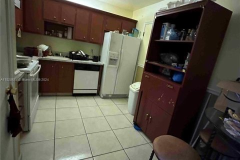 Condominio en venta en Lauderhill, Florida, 1 dormitorio, 86.21 m2 № 1006832 - foto 9