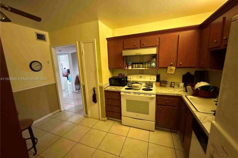 Condominio en venta en Lauderhill, Florida, 1 dormitorio, 86.21 m2 № 1006832 - foto 10