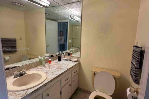 Condominio en venta en Lauderhill, Florida, 1 dormitorio, 86.21 m2 № 1006832 - foto 12