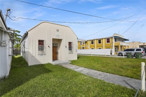 Casa en venta en Homestead, Florida, 127.37 m2 № 1006834 - foto 2