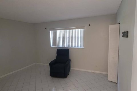 Condo in Lauderhill, Florida, 2 bedrooms  № 654640 - photo 6