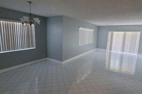 Condo in Lauderhill, Florida, 2 bedrooms  № 654640 - photo 13