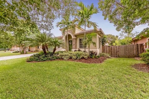 Villa ou maison à vendre à Cutler Bay, Floride: 3 chambres, 191.56 m2 № 1228216 - photo 1