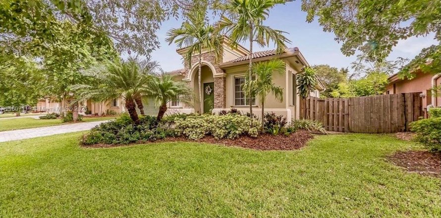 Villa ou maison à Cutler Bay, Floride 3 chambres, 191.56 m2 № 1228216