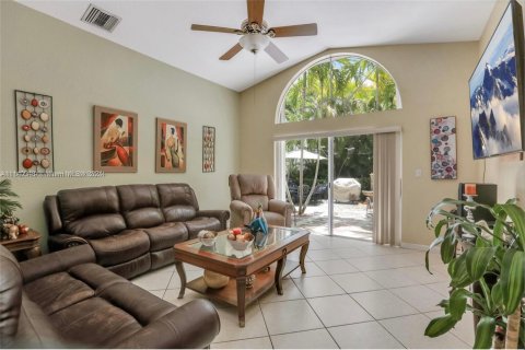 Casa en venta en Cutler Bay, Florida, 3 dormitorios, 191.56 m2 № 1228216 - foto 8