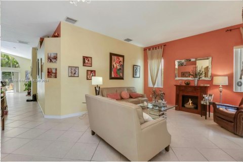 Casa en venta en Cutler Bay, Florida, 3 dormitorios, 191.56 m2 № 1228216 - foto 2