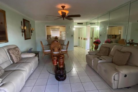 Condominio en venta en Palm Springs, Florida, 1 dormitorio, 67.73 m2 № 510562 - foto 7