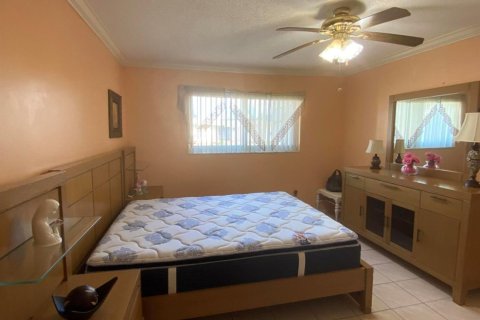 Condominio en venta en Palm Springs, Florida, 1 dormitorio, 67.73 m2 № 510562 - foto 4