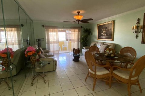 Condominio en venta en Palm Springs, Florida, 1 dormitorio, 67.73 m2 № 510562 - foto 2