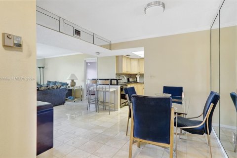 Copropriété à vendre à Lauderhill, Floride: 2 chambres, 100.8 m2 № 1177630 - photo 3