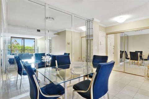 Condominio en venta en Lauderhill, Florida, 2 dormitorios, 100.8 m2 № 1177630 - foto 4