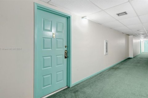 Copropriété à vendre à Lauderhill, Floride: 2 chambres, 100.8 m2 № 1177630 - photo 2