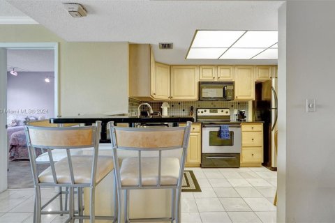 Condo in Lauderhill, Florida, 2 bedrooms  № 1177630 - photo 13