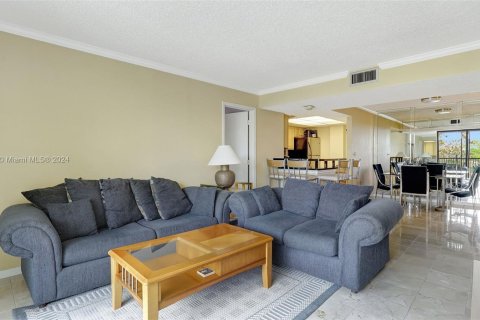 Condo in Lauderhill, Florida, 2 bedrooms  № 1177630 - photo 8