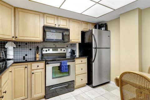 Condo in Lauderhill, Florida, 2 bedrooms  № 1177630 - photo 14