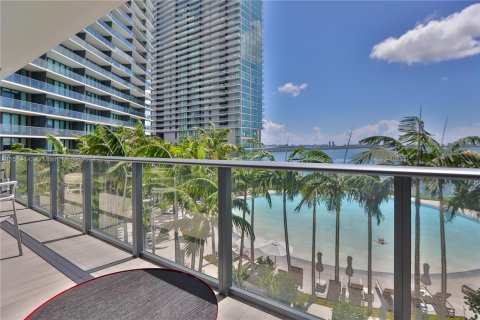 Condo in Miami, Florida, 2 bedrooms  № 1168381 - photo 1