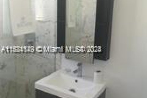 Condo in Miami Beach, Florida, 1 bedroom  № 1168382 - photo 5