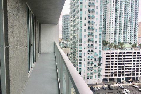 Condo in Miami, Florida, 2 bedrooms  № 1292681 - photo 13