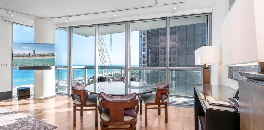 Condominio en Miami Beach, Florida, 2 dormitorios  № 1011137