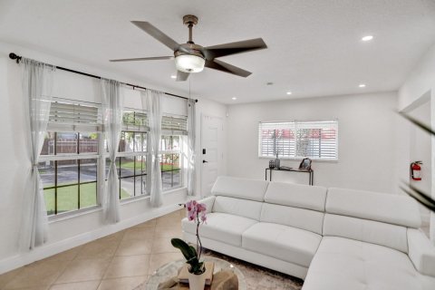 House in Fort Lauderdale, Florida 3 bedrooms, 109.9 sq.m. № 860548 - photo 14