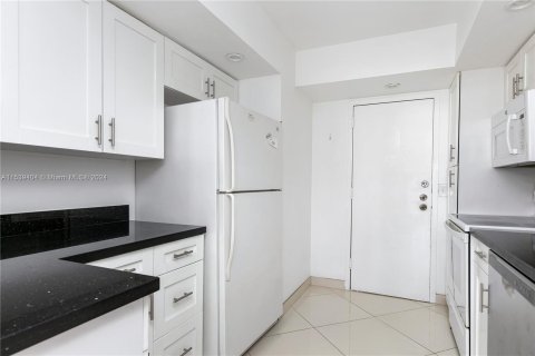 Condo in Hollywood, Florida, 2 bedrooms  № 1354505 - photo 12