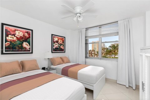 Condo in Hollywood, Florida, 2 bedrooms  № 1354505 - photo 9