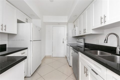 Condo in Hollywood, Florida, 2 bedrooms  № 1354505 - photo 11