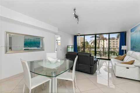 Condominio en venta en Hollywood, Florida, 2 dormitorios, 97.55 m2 № 1354505 - foto 1