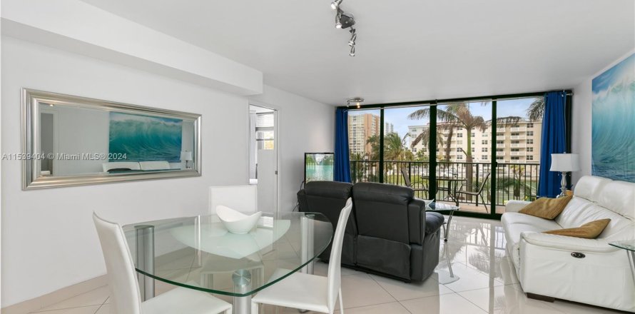 Condominio en Hollywood, Florida, 2 dormitorios  № 1354505