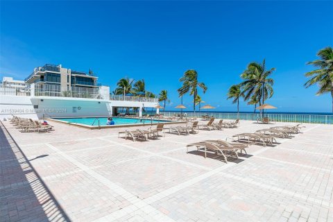 Condo in Hollywood, Florida, 2 bedrooms  № 1354505 - photo 27