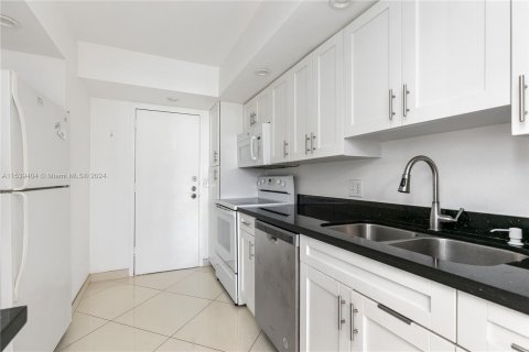 Condo in Hollywood, Florida, 2 bedrooms  № 1354505 - photo 10