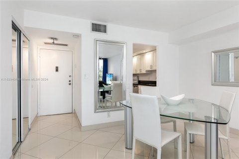 Condo in Hollywood, Florida, 2 bedrooms  № 1354505 - photo 5