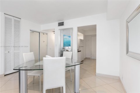 Condo in Hollywood, Florida, 2 bedrooms  № 1354505 - photo 6