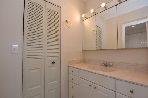 Condo in Tamarac, Florida, 3 bedrooms  № 1224682 - photo 25