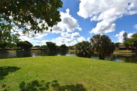 Condominio en venta en Tamarac, Florida, 3 dormitorios, 168.25 m2 № 1224682 - foto 4