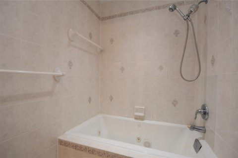 Condo in Tamarac, Florida, 3 bedrooms  № 1224682 - photo 23