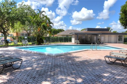 Condominio en venta en Tamarac, Florida, 3 dormitorios, 168.25 m2 № 1224682 - foto 2