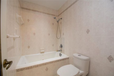 Condo in Tamarac, Florida, 3 bedrooms  № 1224682 - photo 24