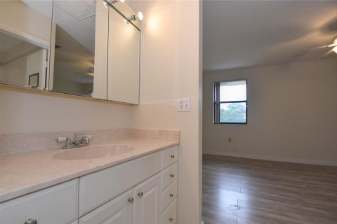 Condo in Tamarac, Florida, 3 bedrooms  № 1224682 - photo 26