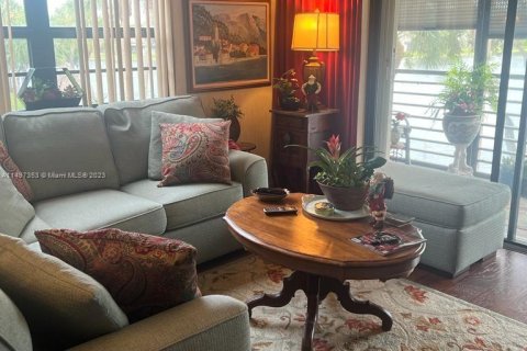 Condominio en venta en Pembroke Pines, Florida, 2 dormitorios, 110.27 m2 № 878193 - foto 2