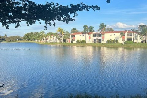 Condominio en venta en Pembroke Pines, Florida, 2 dormitorios, 110.27 m2 № 878193 - foto 11