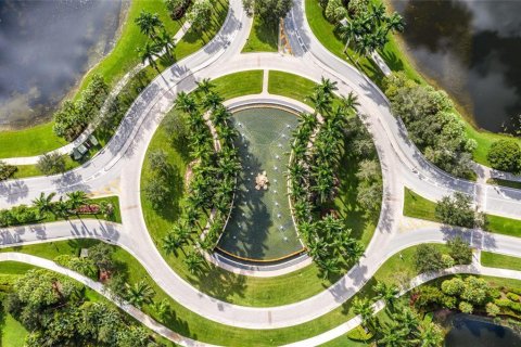 Villa ou maison à louer à Parkland, Floride: 5 chambres, 356.37 m2 № 1223614 - photo 1