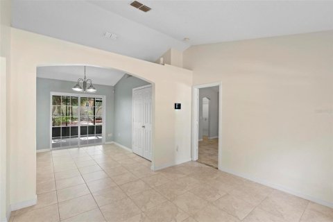 House in Deltona, Florida 4 bedrooms, 157.19 sq.m. № 1413176 - photo 22