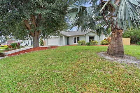 House in Deltona, Florida 4 bedrooms, 157.19 sq.m. № 1413176 - photo 3