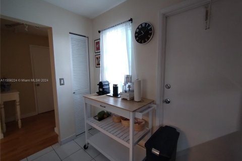 Condo in Hallandale Beach, Florida, 1 bedroom  № 1091612 - photo 8